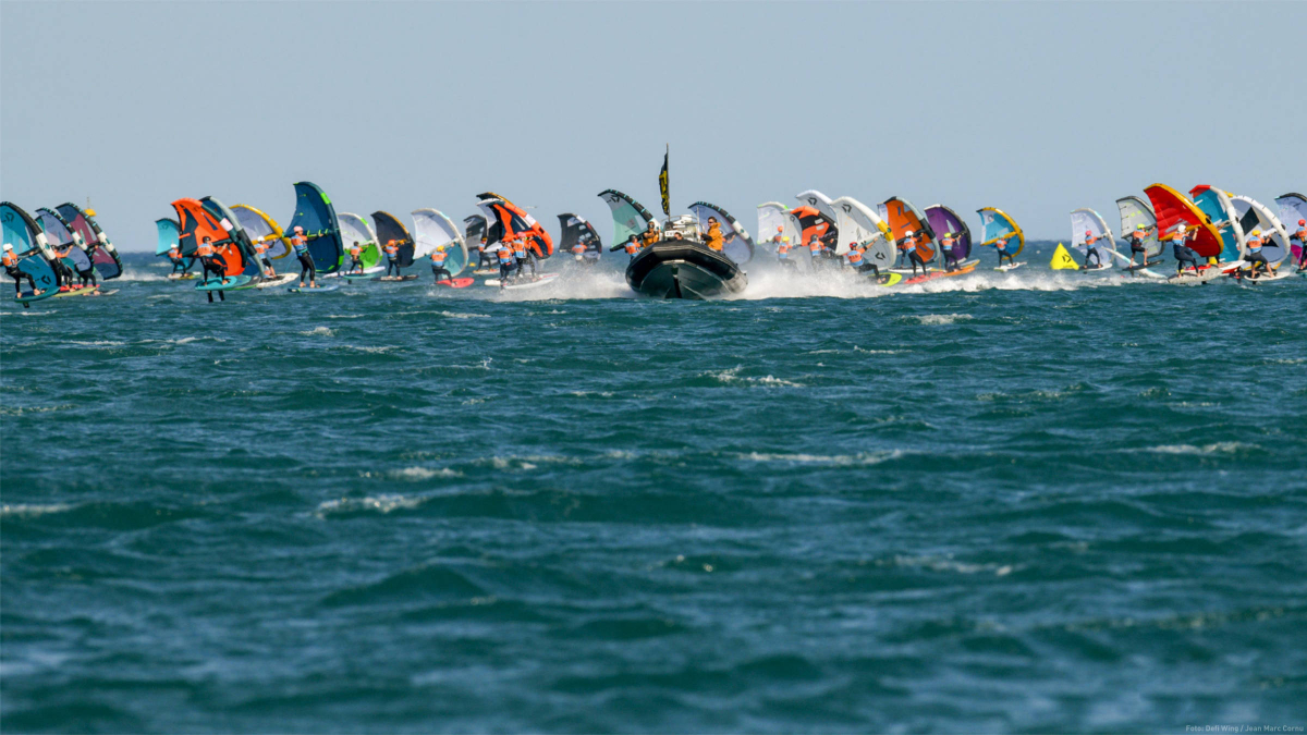 Massenstart mit 587 Wingfoilern