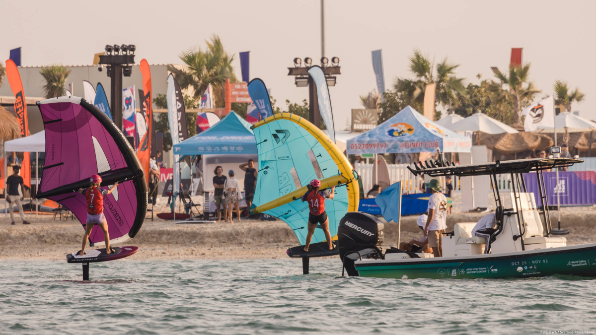 Zieleinlauf: Nia Suardiaz vor Kylie Belloeuvre