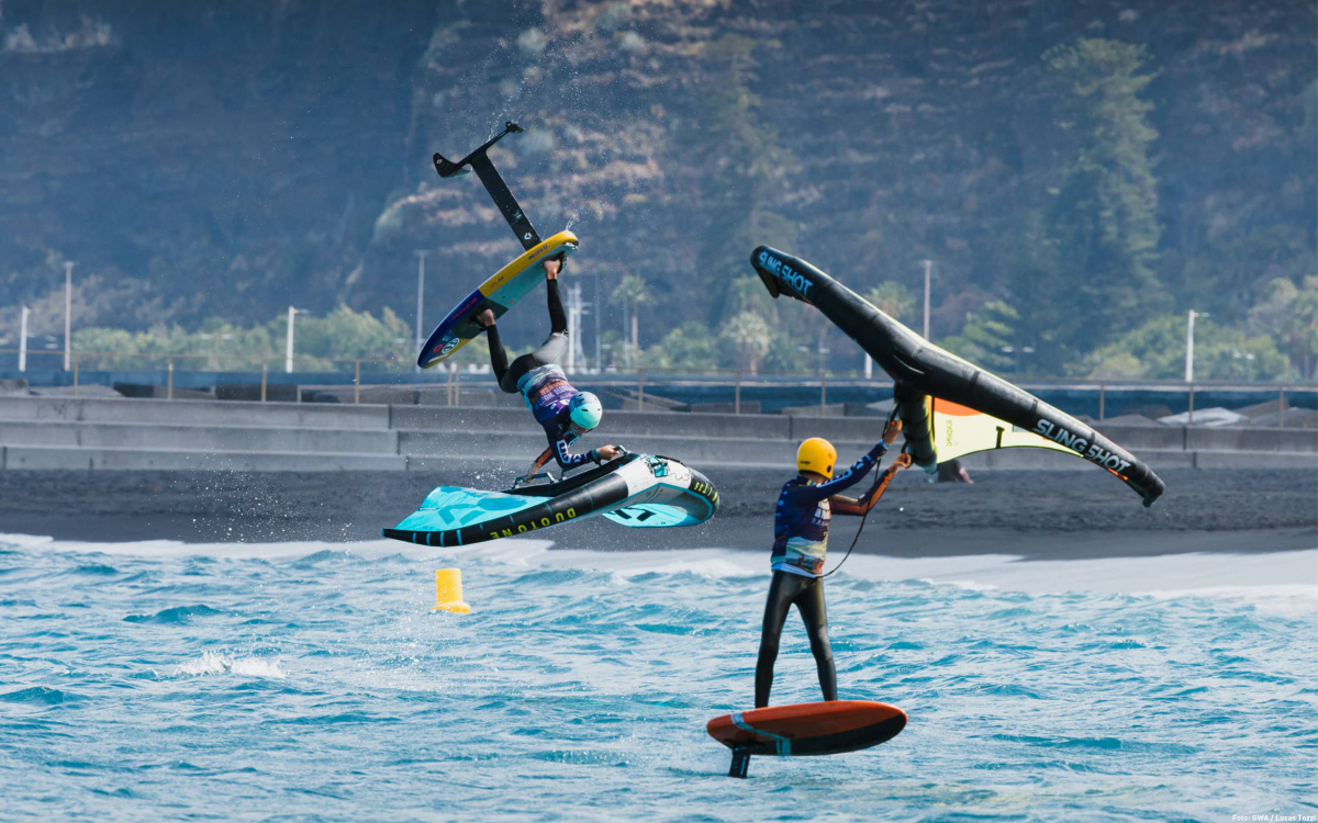 Flugshow der Wingfoiler vor La Palma