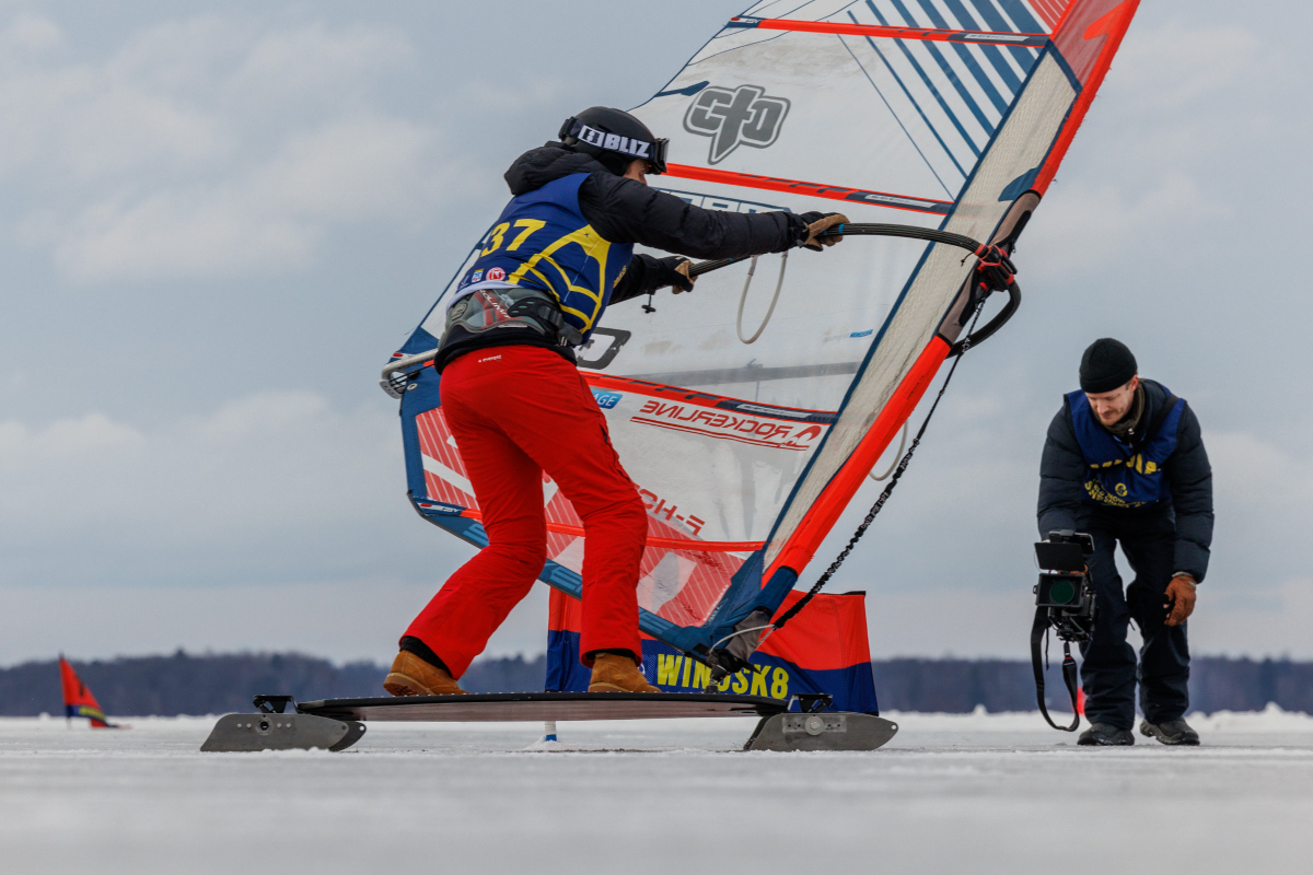 Windsurfen auf Schlittenkonstruktionen