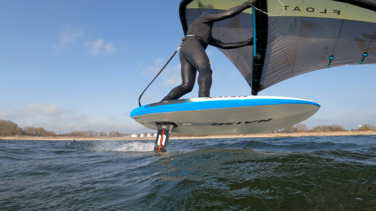 Hüftgurt mit selbstaufwickelnder Board-Leash