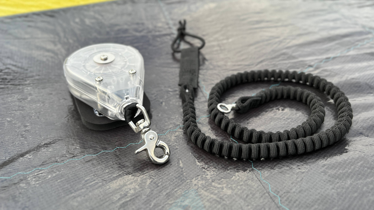 Im Inneren der Box sorgt Federspannung fürs automatische Aufrollen